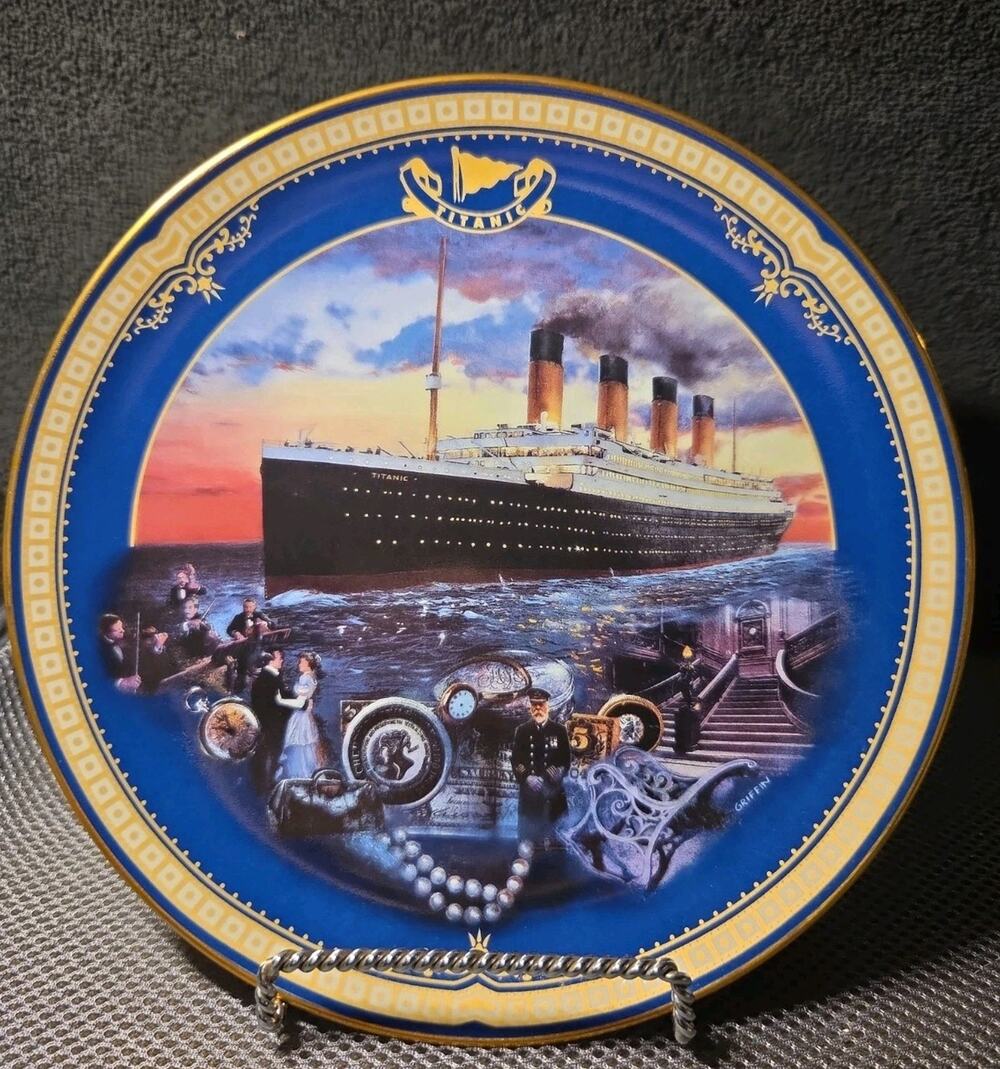 Bradford Exchange "Maiden Voyage" 1st Issue Titanic Queen Of The Ocean Plate